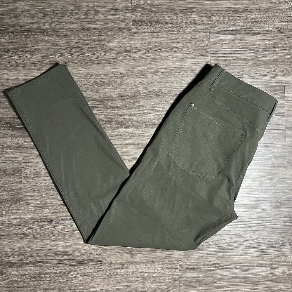 Vuori Meta Pants Men's 31 Green Athletic Slim Tapered Stretch Performance V430